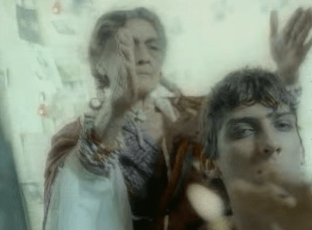 León Larregui en video de Shakira León Larregui en video de Shakira