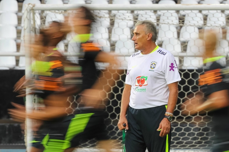 Tite dirige el entrenamiento de la selección brasileña