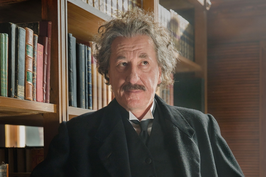 Geoffrey Rush como Albert Einstein en la serie 'Genius'