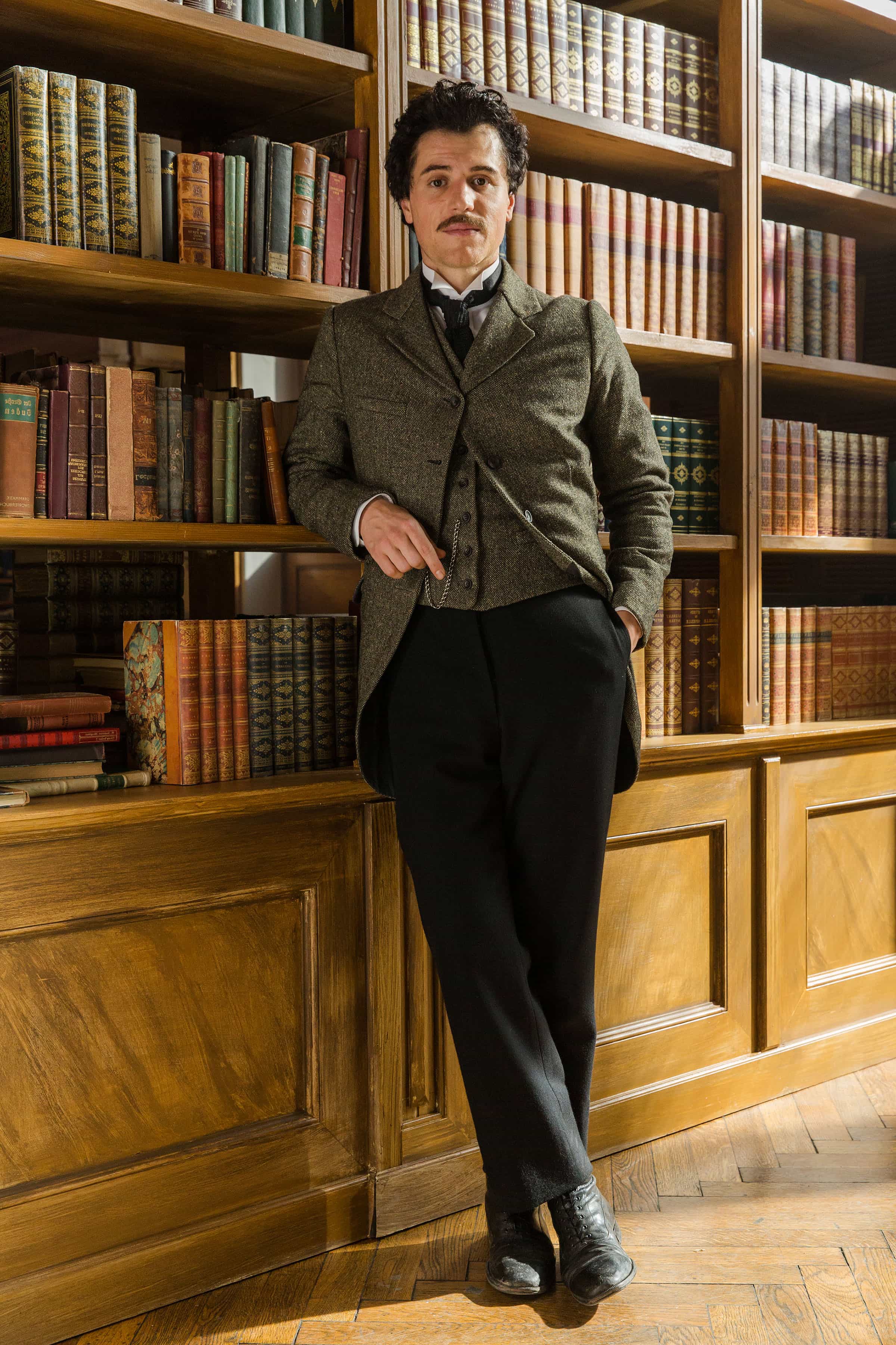 Johnny Flynn como Albert Einstein en la serie 'Genius' Johnny Flynn como Albert Einstein en la serie 'Genius'