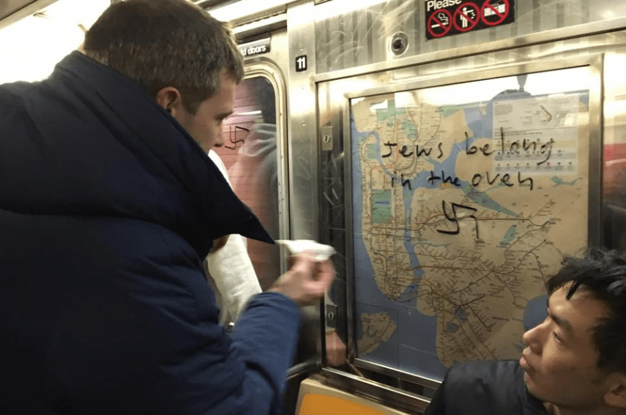 Esvásticas nazi en metro de Nueva York