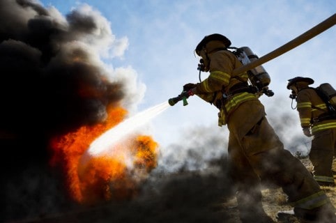 Bomberos apagan incendio. Pulzo.com