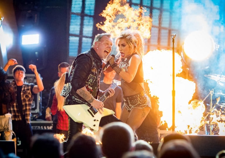 Presentación de Metallica y Lady Gaga en los Grammy. Pulzo.com