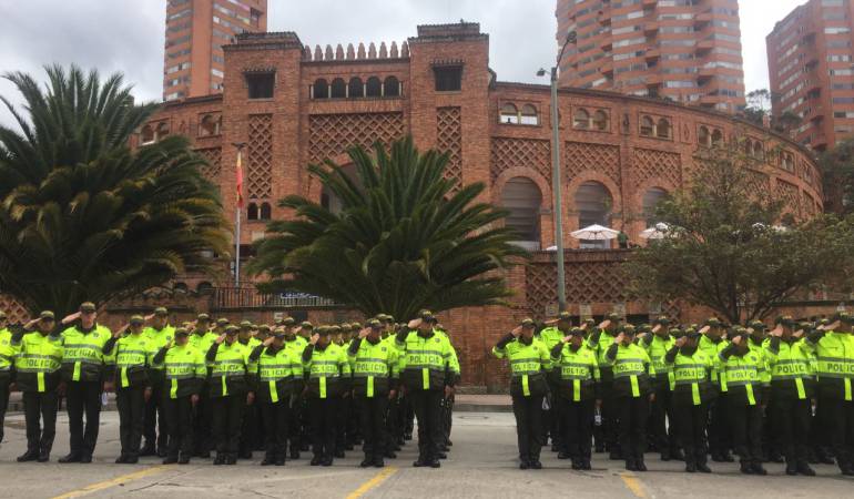 Policias en la plaza de toros La Santamaría