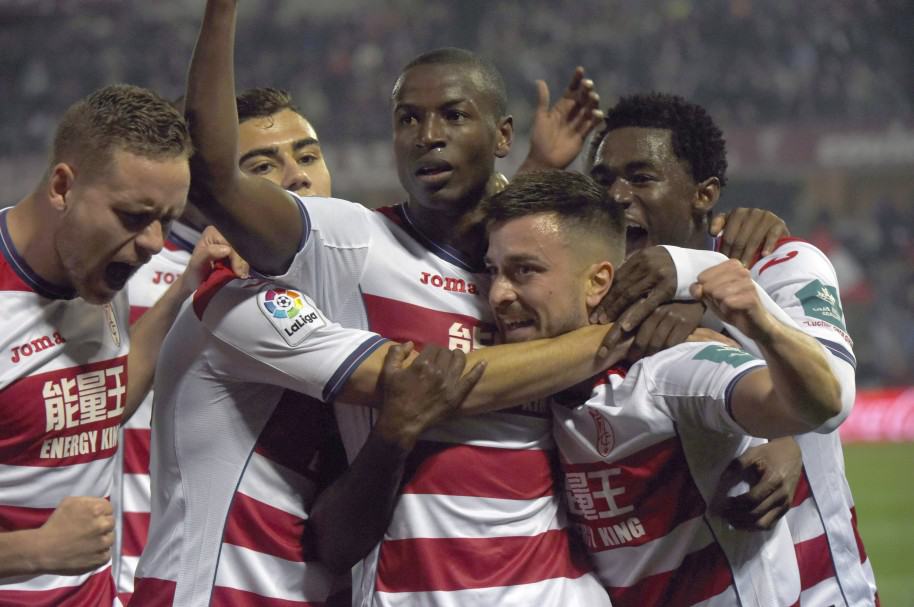 Adrián Ramos y compañeros