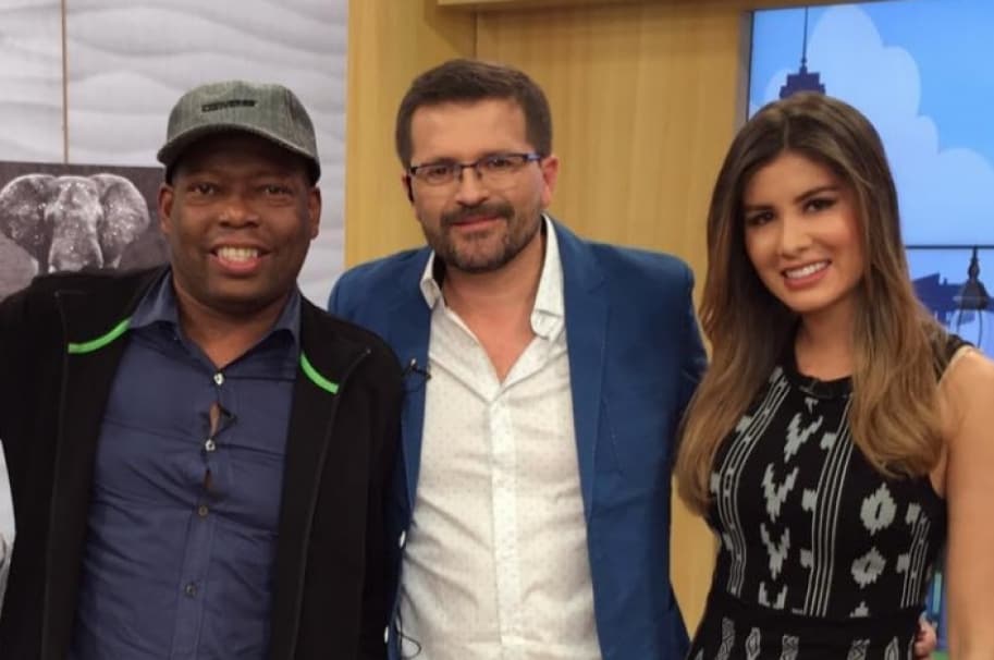 La presentadora Mónica Molano junto al actor Julio César Herrera y al exfutbolista Faustino 'el Tino' Asprilla.