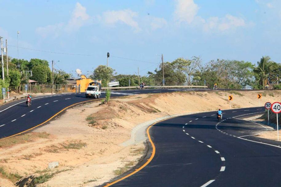 Santos inauguró vía en Sincelejo