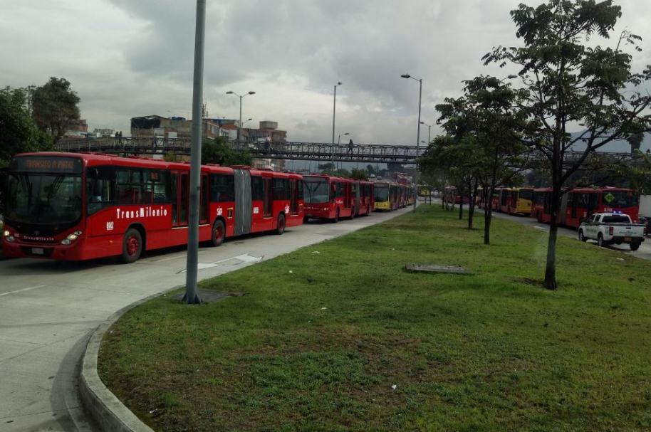 Accidente de buses de Transmilenio en estación de Av. El Dorado