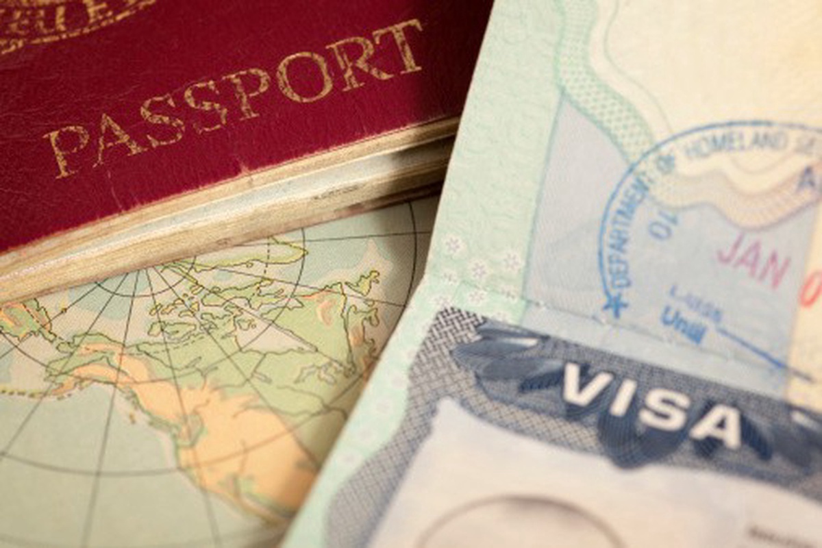 Visa y pasaporte.