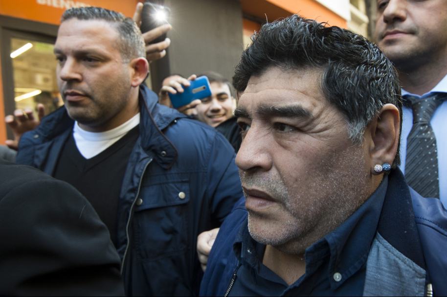 Maradona interviene para ayudar a resolver crisis