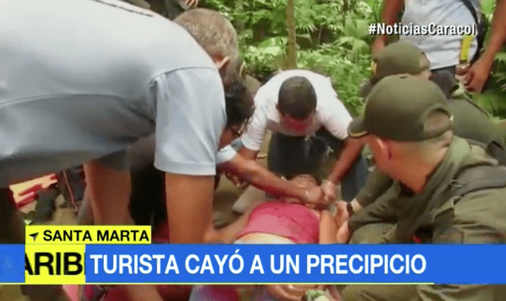Rescate de turista paisa Danis Amparo Muñoz Cuéllar, quien cayó de un precipicio en Santa Marta. Pulzo.com