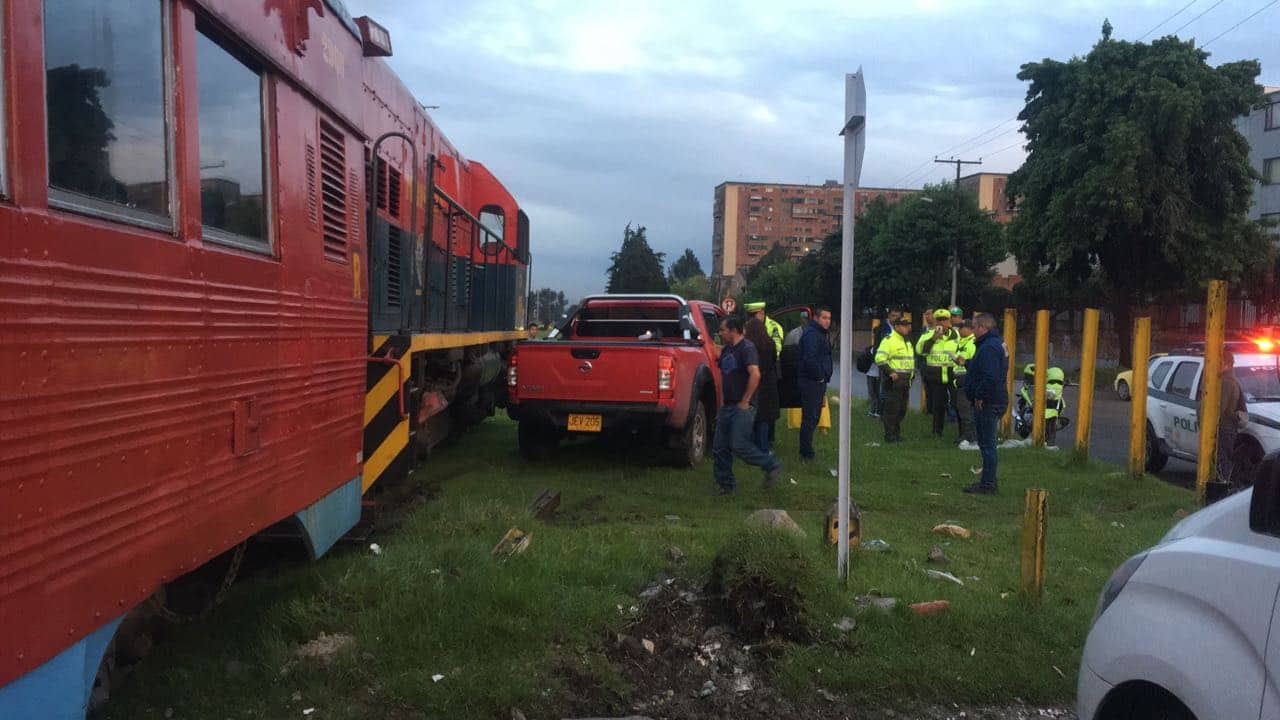 Camioneta estrellada contra el tren