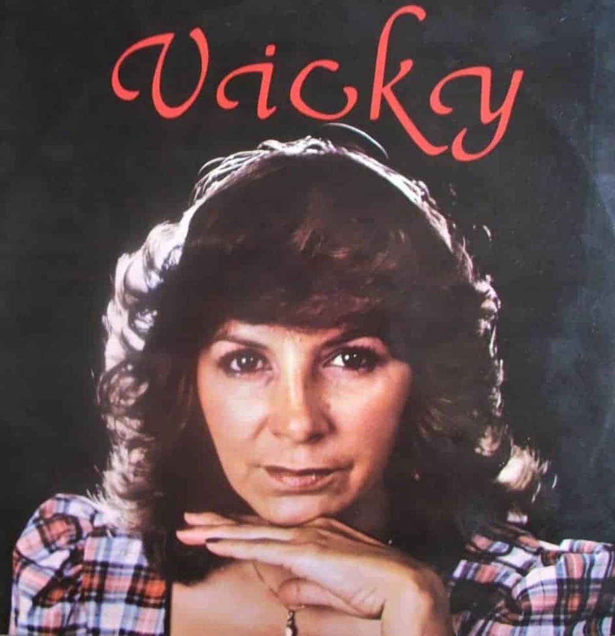 Vicky, cantante.