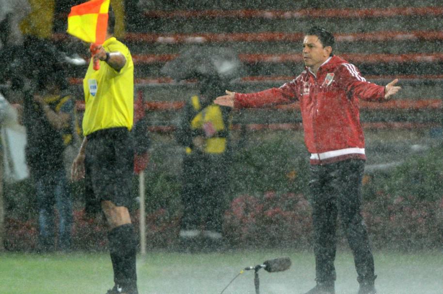 Marcelo Gallardo, bajo la lluvia en el Atanasio Girardot