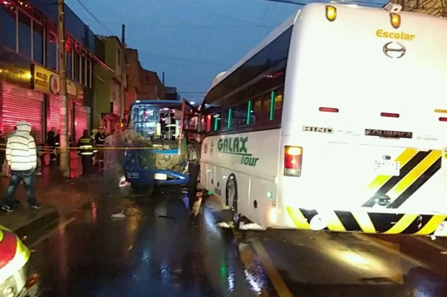 Accidente entre SITP y bus de turismo