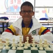 Niño ajedrecista