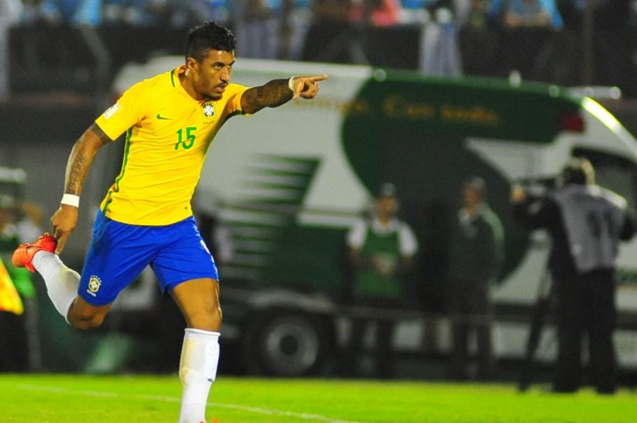 Paulinho marcó triplete para Brasil en el Centenario de Montevideo Paulinho marcó triplete para Brasil en el Centenario de Montevideo