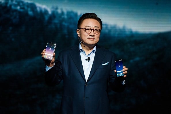 D.J. Koh, presidente Samsung Mobile, presenta el Galaxy S8 y S8 Plus