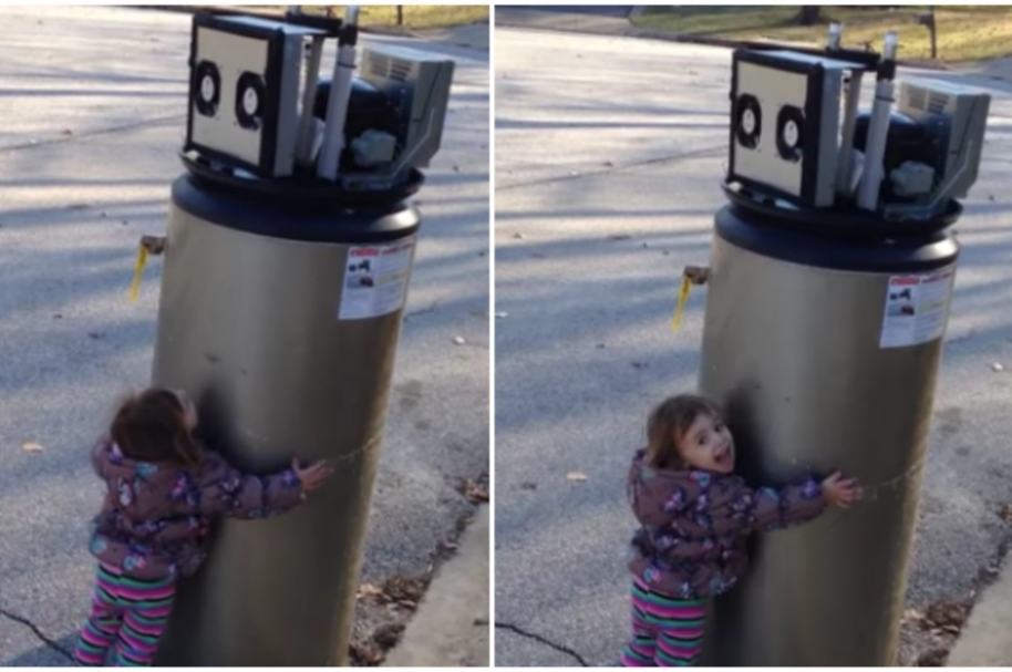 Niña abraza a 'robot'.