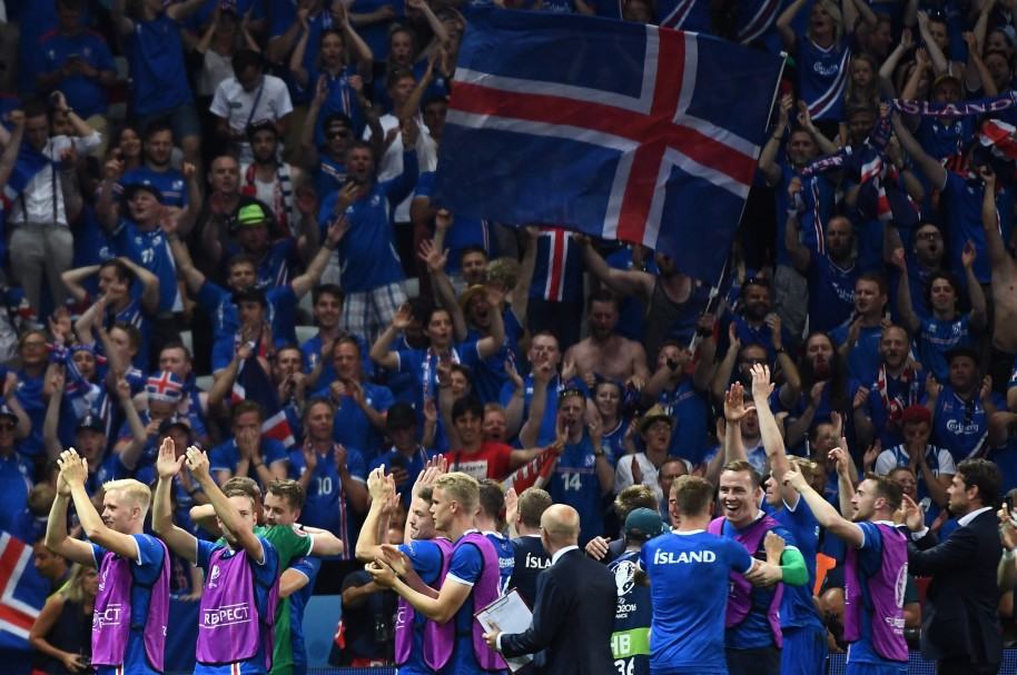 Islandia, en la Eurocopa, después de vencer a Inglaterra.jpg