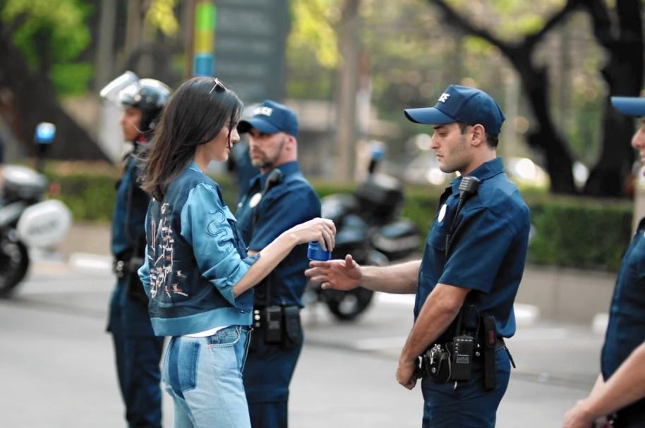 Kendall Jenner en comercial de Pepsi