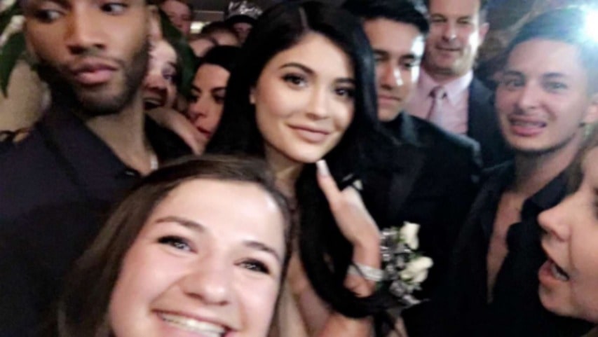 Kylie Jenner en prom de colegio en Estados Unidos. Pulzo.com