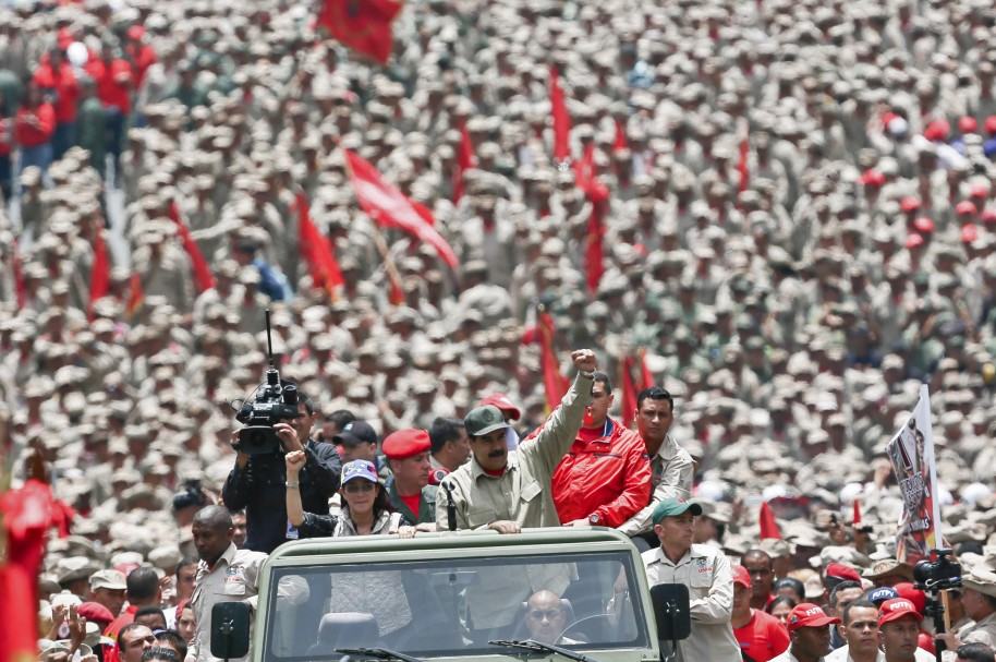 VENEZUELA-POLITICS-MADURO-MILITIA