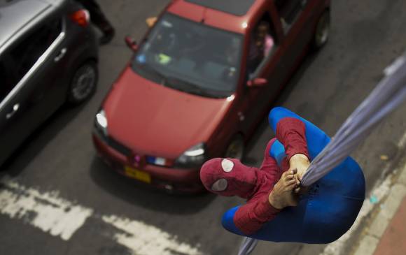 Spider-Man en semáforos de Bogotá