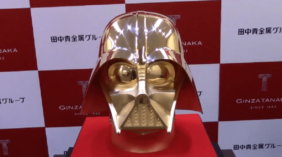 Casco de Darth Vader hecho de oro