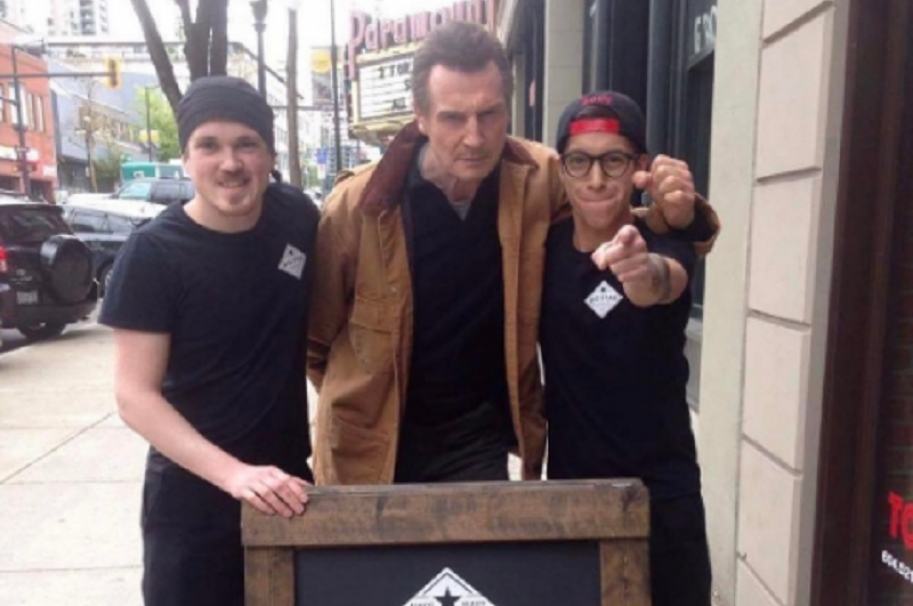 Liam Neeson come gratis en restaurante de Vancouver