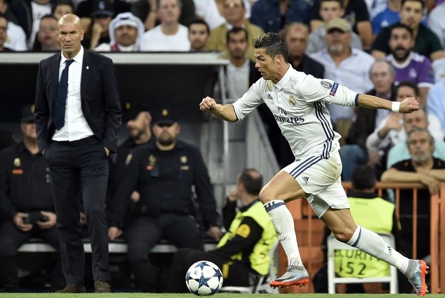 Zinedine Zidane y Cristiano Ronaldo Zinedine Zidane y Cristiano Ronaldo