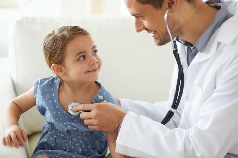 Doctor y niña Doctor y niña