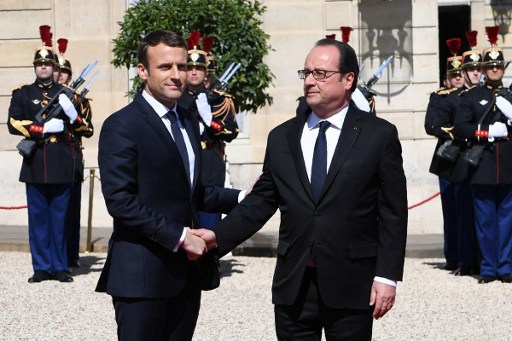 Emmanuel Macron, presidente de Francia, y Francois Hollande.