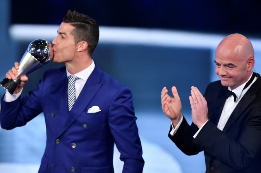Cristiano Ronaldo y Gianni Infantino