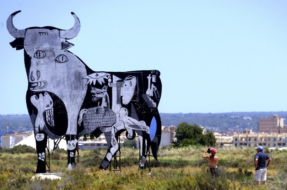 'Guernica' sobre toro de Osborne