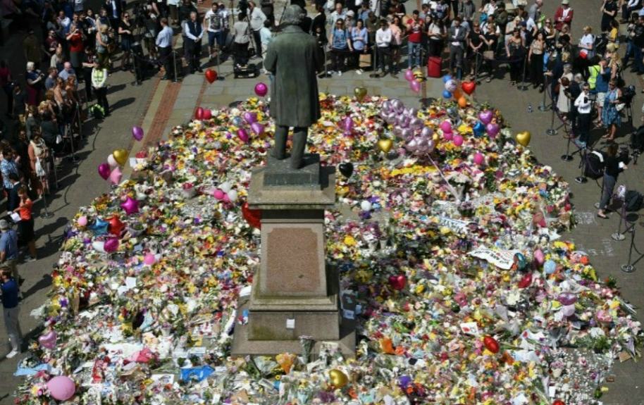 Homenaje a víctimas de explosiones en Manchester.