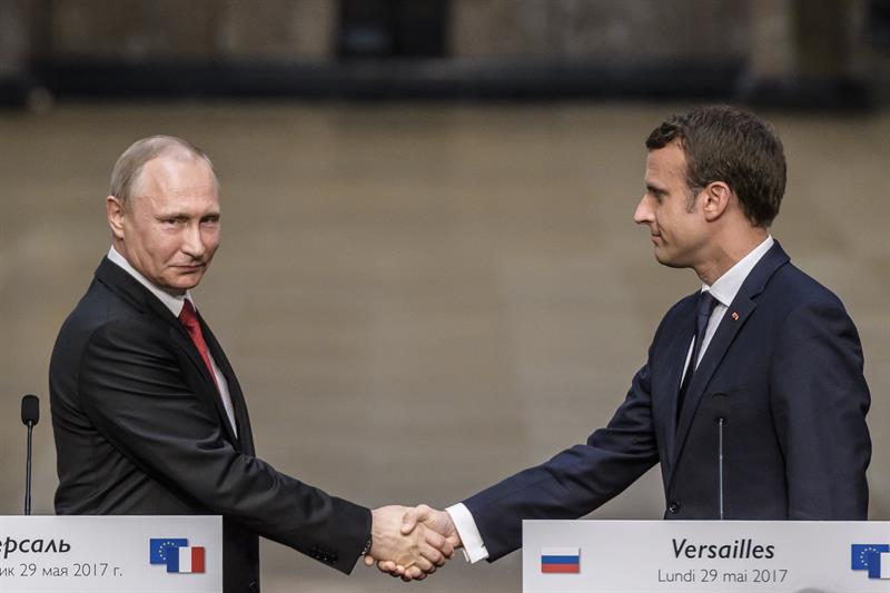 Vladimir Putin y Emmanuel Macron