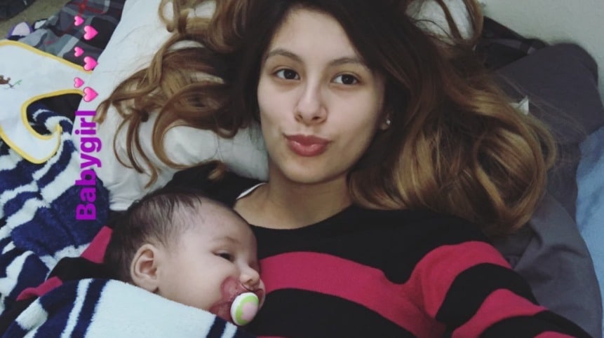 Joven madre y su bebé. Pulzo.com