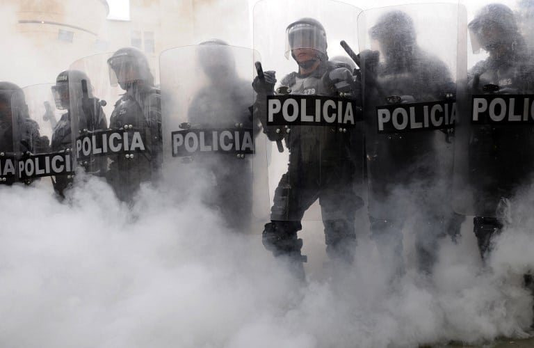 Policía Antidisturbios reprime con violencia a maestros que manifestaban pacíficamente