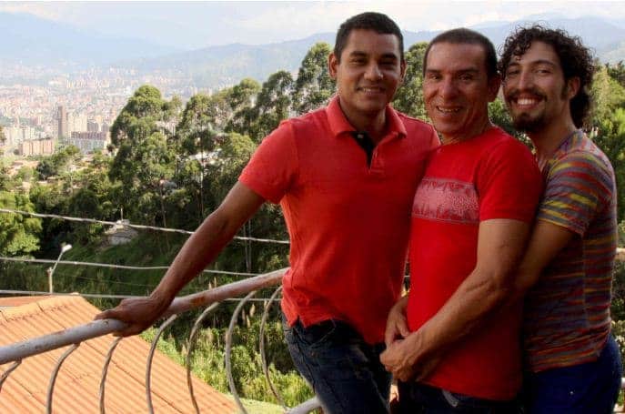 Trieja de hombres gais en Medellín