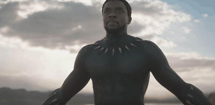 Chadwick Boseman como Black Panther.