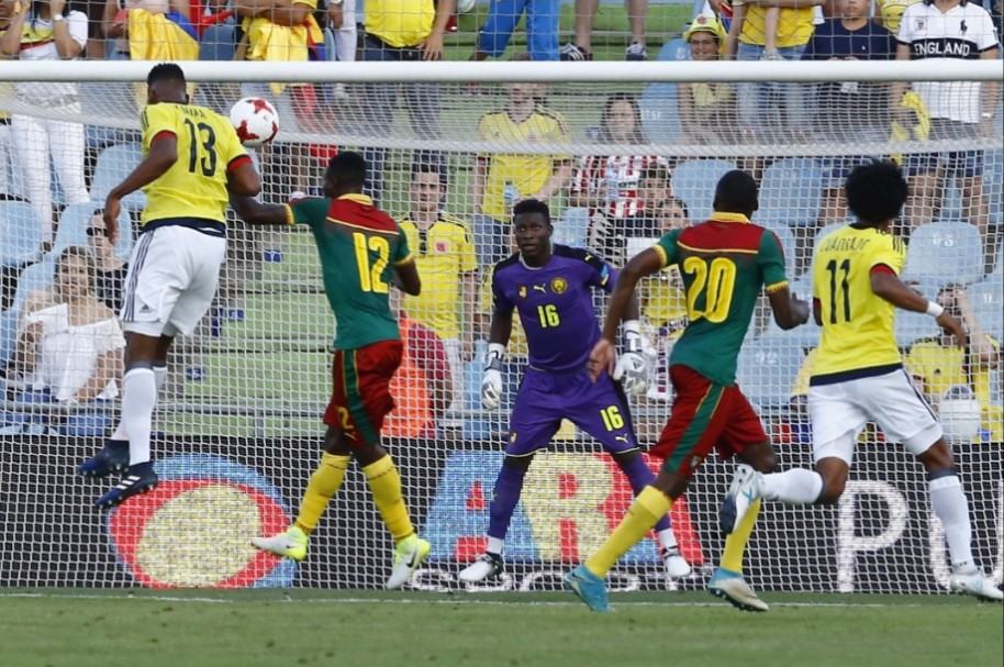 Gol de Yerry Mina a Camerún