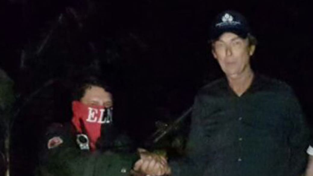 ELN ENTREGA A COMISIÓN HUMANITARÍA A DOS PERIODISTAS HOLANDESES SECUESTRADOS ELN ENTREGA A COMISIÓN HUMANITARÍA A DOS PERIODISTAS HOLANDESES SECUESTRADOS