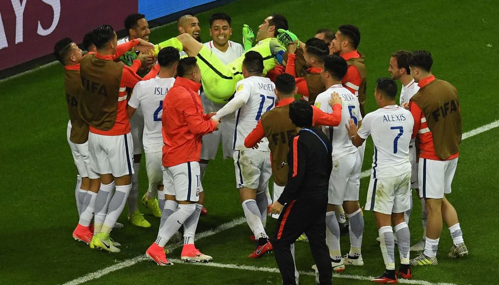 Claudio Bravo llevó a Chile a la final de la Copa Confederaciones Claudio Bravo llevó a Chile a la final de la Copa Confederaciones