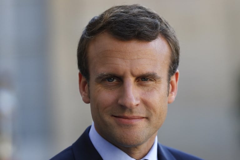 Retrato de Emmanuel Macron.