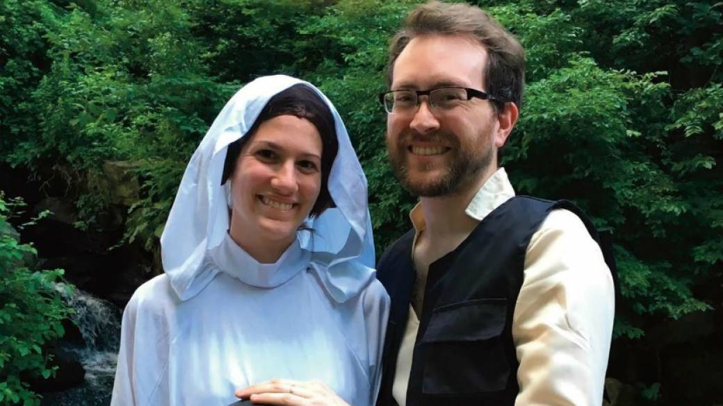 Pareja anuncia que tendrá bebé disfrazada de Leia y Han Solo. Pulzo.com