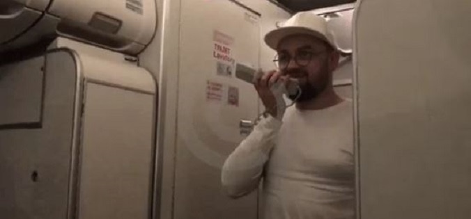 Cantante 'La Voz' en avión
