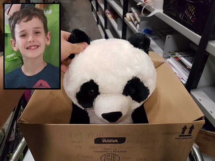 Escribe una nota para que no compren el peluche que él quiere