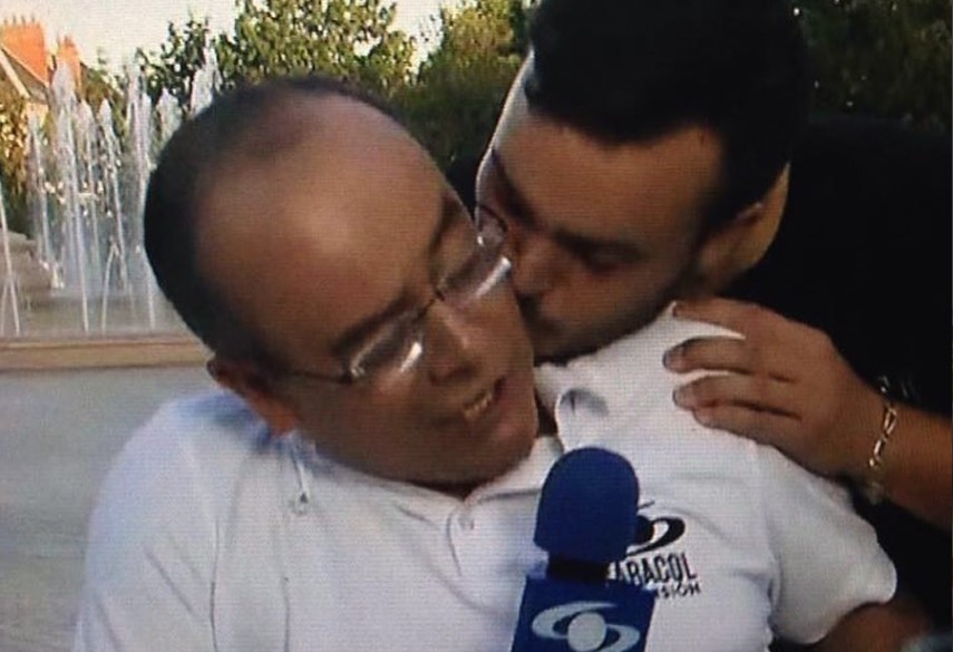 Beso a Ricardo Orrego