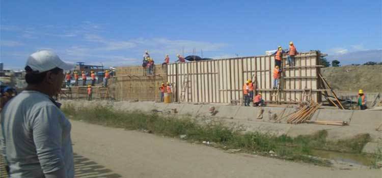 Construcción de muro en Ecuador